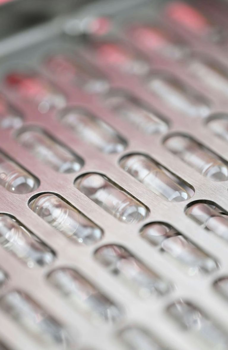 Nahaufnahme eines Blisters mit pharmazeutischen Kapseln